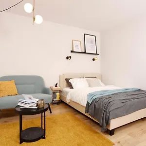 Brand New Lovely Near Metro Station Bucureşti